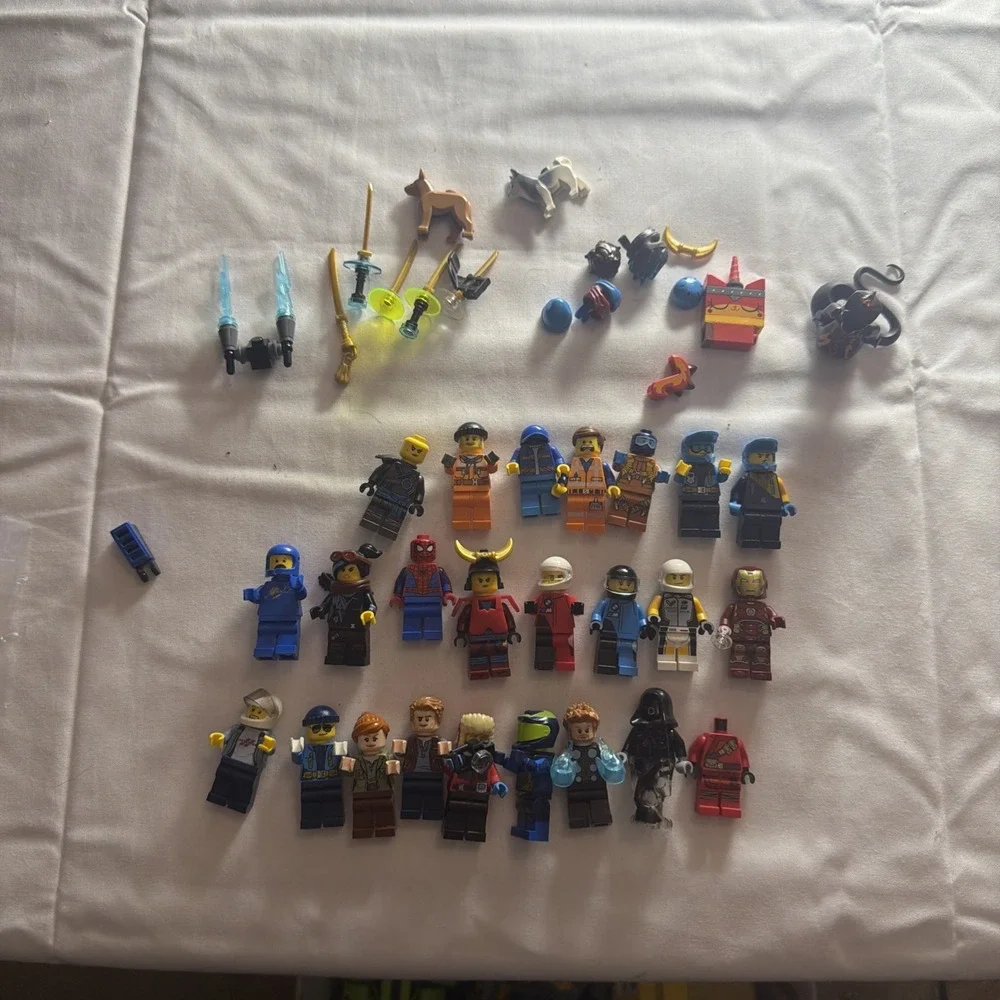 Lego Minifigures: Mixed Lot Of 25 Figures With Some Accessories
